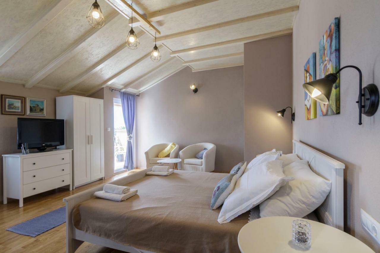Apartments Mardesic Komiža Zewnętrze zdjęcie